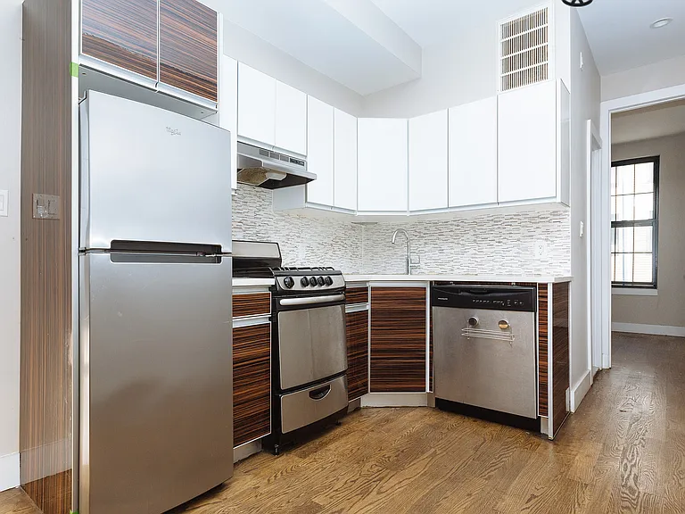 11 Locust St #2L — Photo 1