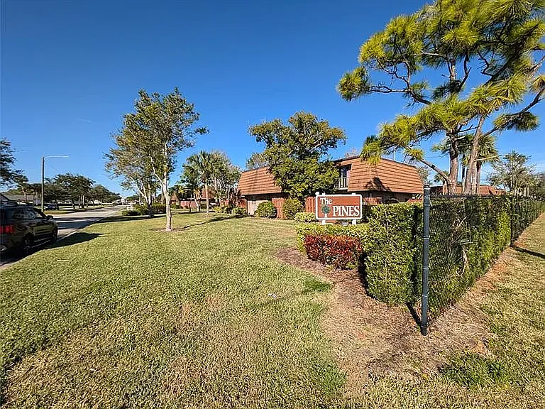 1458 N Lawnwood Cir #26B — Photo 2