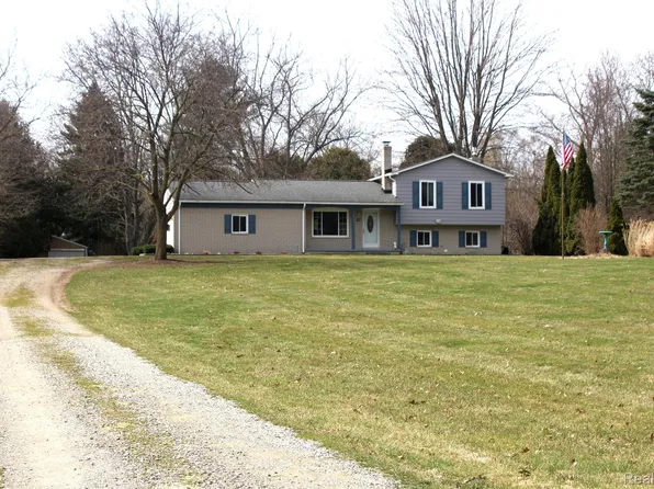 450 S Conklin Rd, Lake Orion, MI 48362