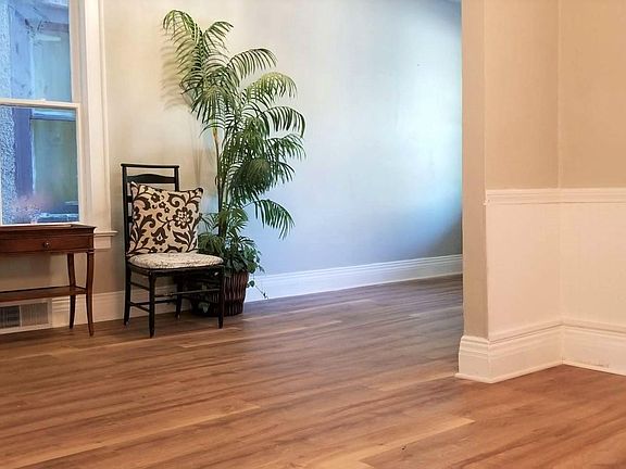 4th image of 441 Parkdale Ave