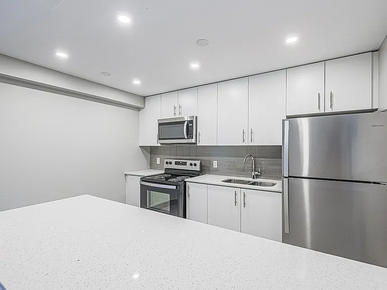 25 San Romanoway — Photo 1