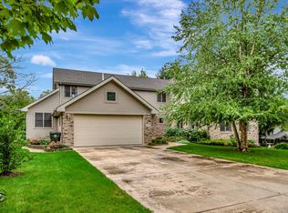 9S753 Circle Ave, Willowbrook, IL 60527