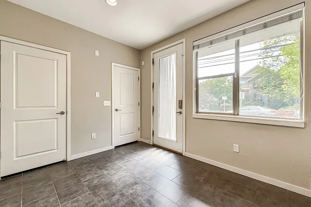 2100 N Clay St — Photo 26