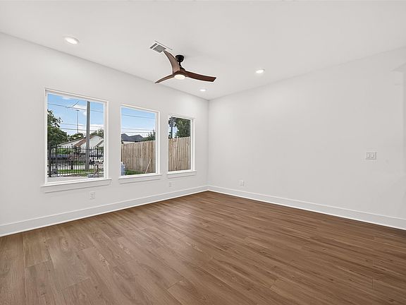 5th image of 3815 Lydia St