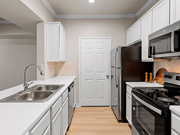 Kitchens with Stainless Steel Appliances