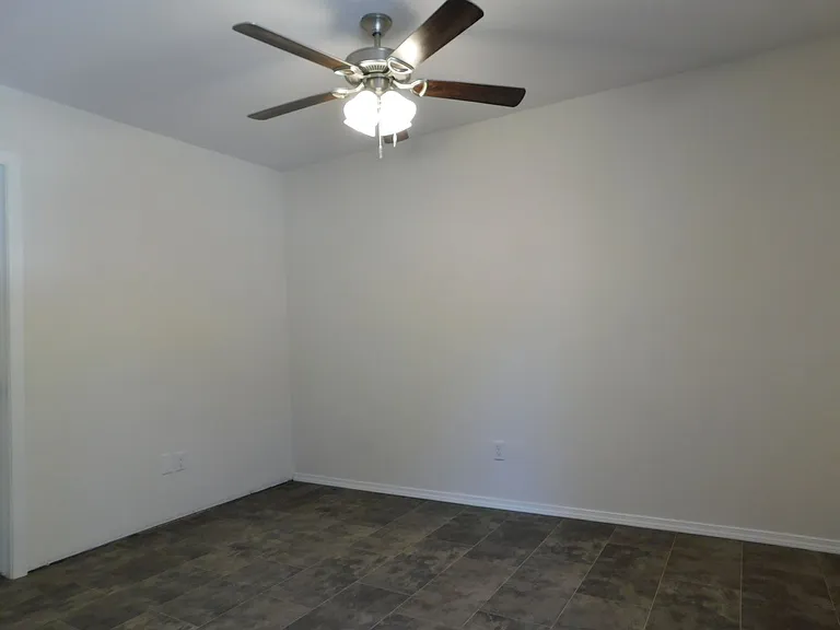 621 Poplar St — Photo 3