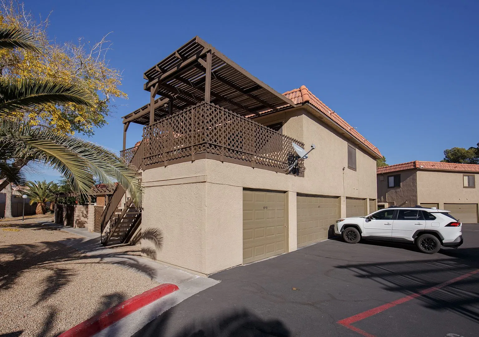 619 Pepper Tree Cir — Photo 1