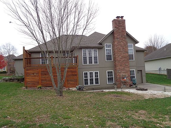 3rd image of 1012 SW Foxtail Dr