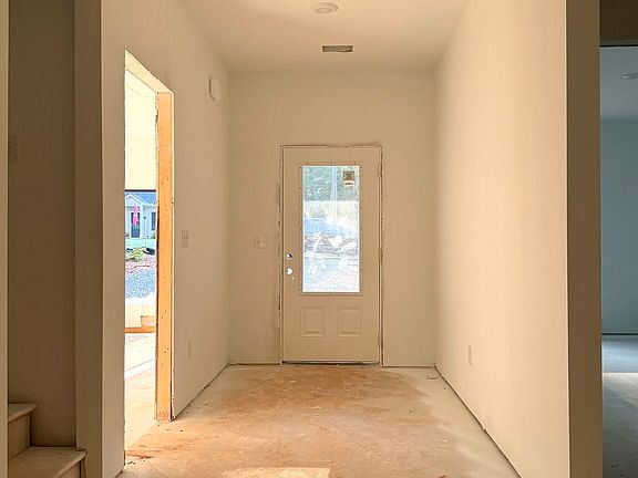 4th image of 262 Cheryl St