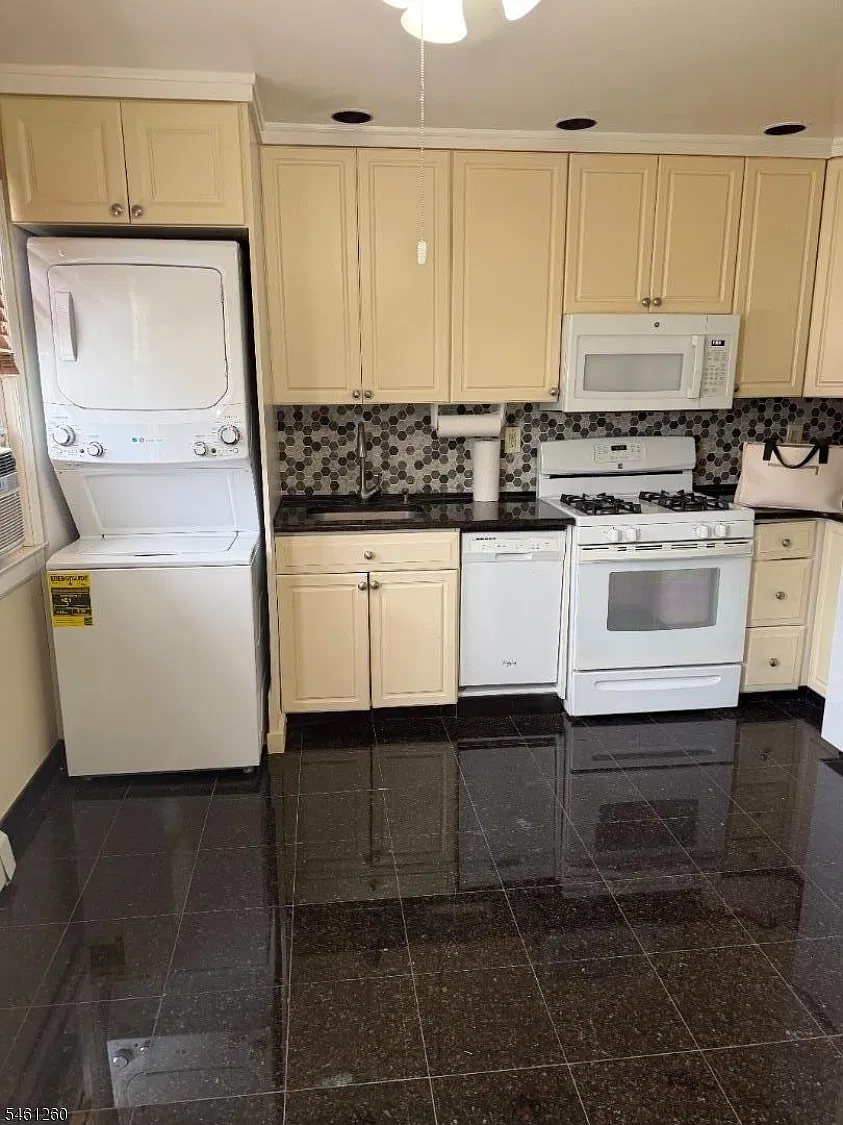 2 bed, 600 sqft, $2,500 — Photo 2