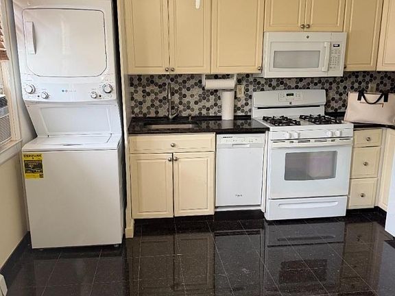 2nd image of 17F Bashford Ave #F-1f