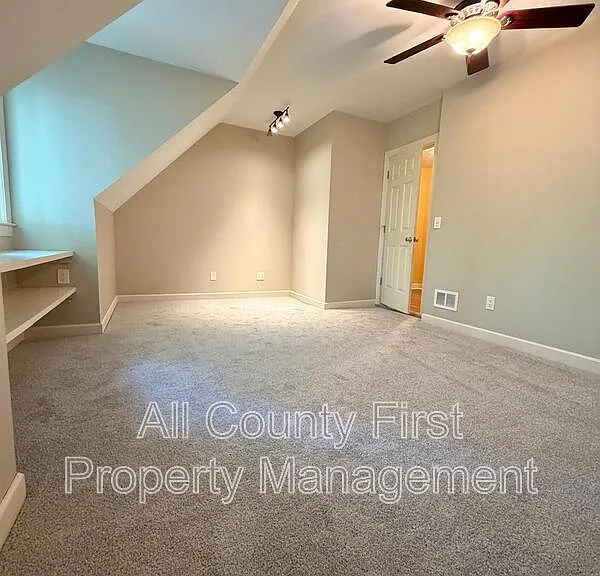 2438 Kings Arms Dr NE — Photo 17