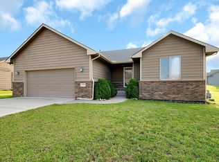 2425 N Woodridge Ct, Wichita, KS 67226