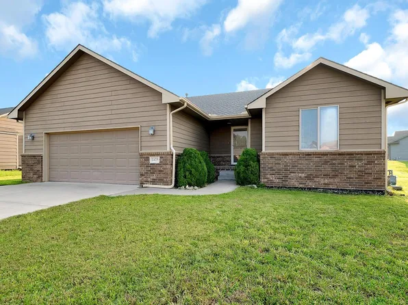 2425 N Woodridge Ct, Wichita, KS 67226