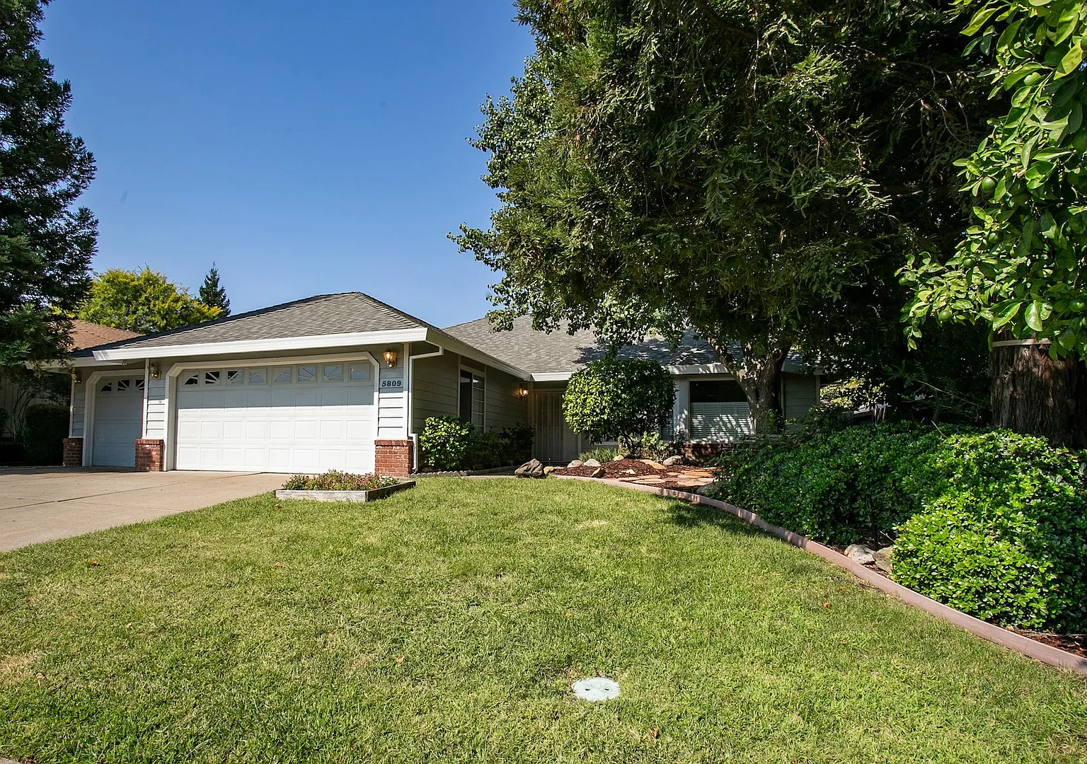 Gorgeous home with a 3 Car Garage! — Photo 1