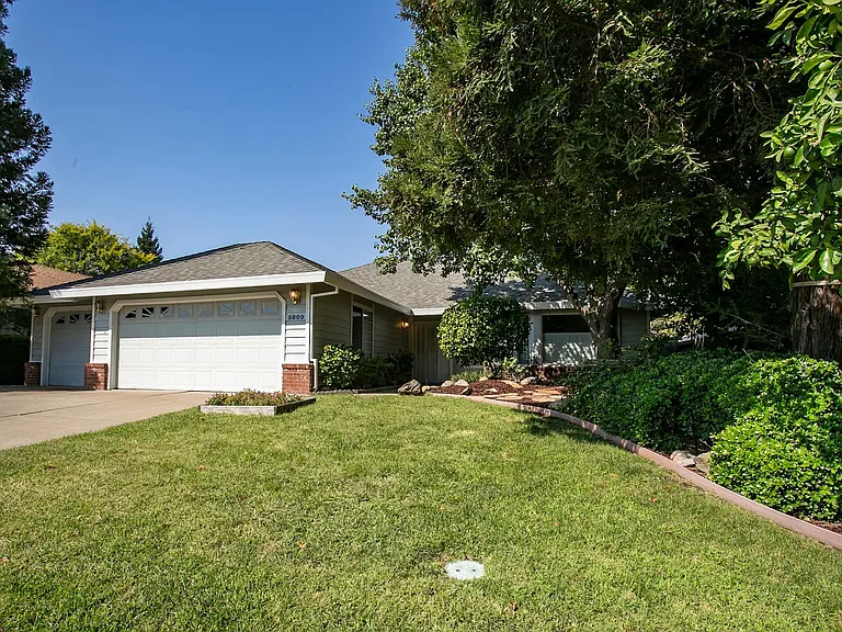 5809 Lincoln Ave — Photo 1
