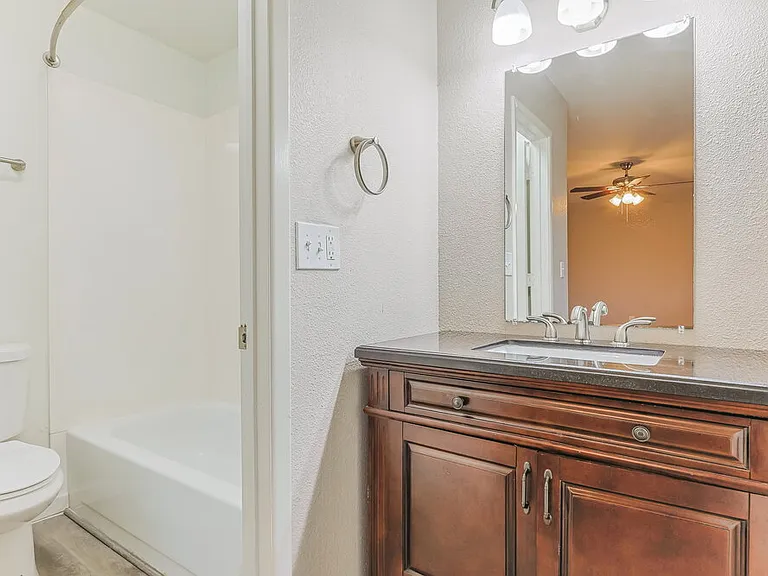 2203 E Dragoon Ave — Photo 11