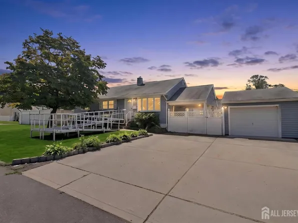 29 Joyce Pl, Parlin, NJ 08859