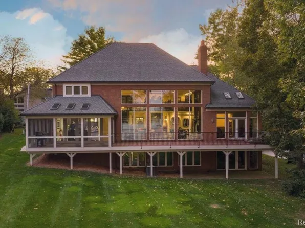 5573 Middlebelt Rd, West Bloomfield, MI 48323