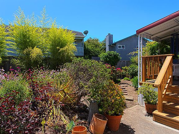 4th image of 220 Mar Vista Dr #50