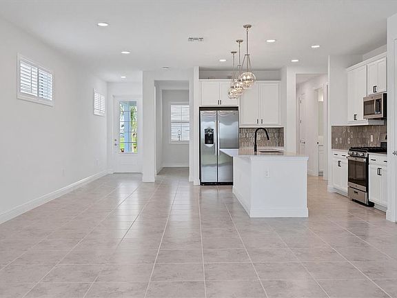 5th image of 8177 Sternway Rd