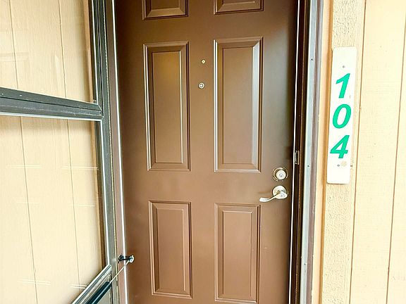 2nd image of 2912 W Hood Ave Unit D104