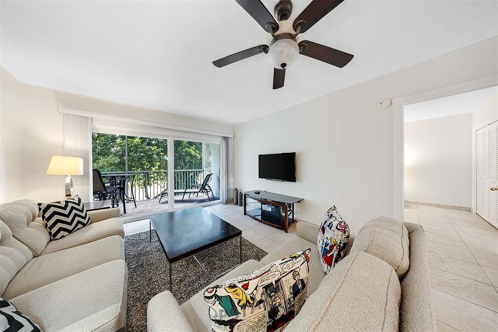 3050 N Palm Aire Dr #307