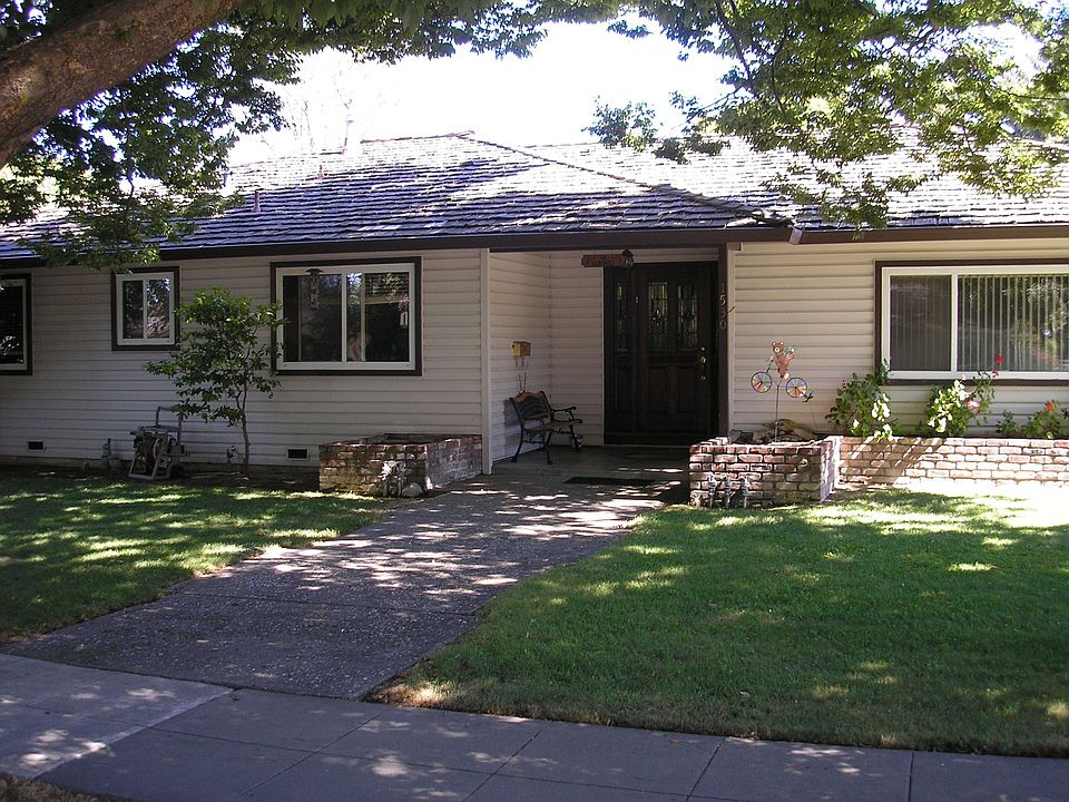 Tranquil Front Yard