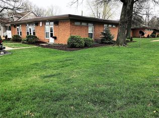 902 S Elm Ave, Webster Groves, MO 63119