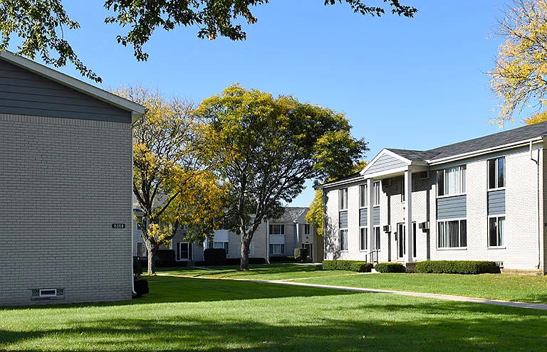 Sterling Park Apartments — Photo 15