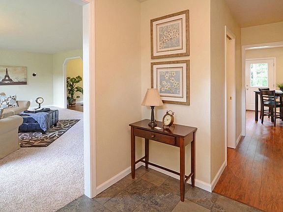 5th image of 8263 Paklee Pl NE