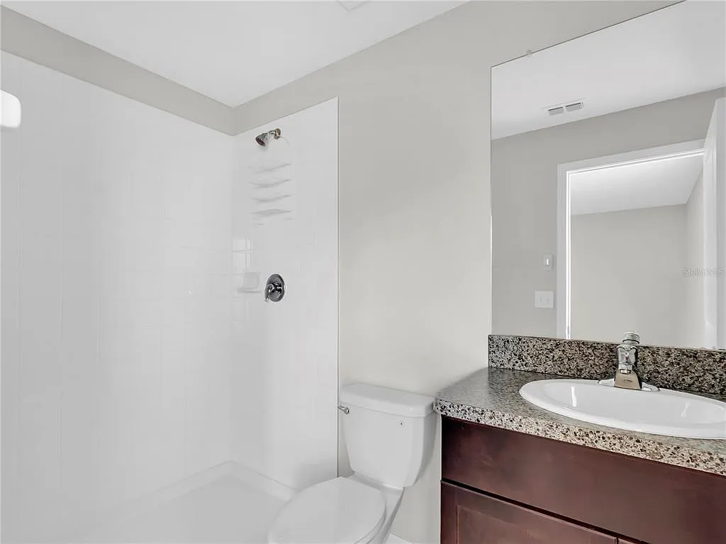 4 bed, 3.0 bath, 2557 sqft, $3,300 — Photo 2
