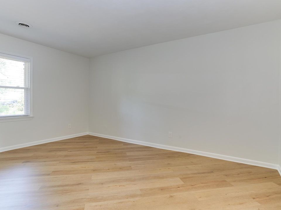 1st image of 528 Southfield Dr