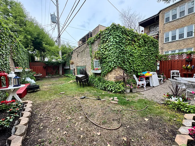 2050 W Farwell Ave #G — Photo 17