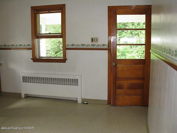 3rd image of 104 Roosevelt St