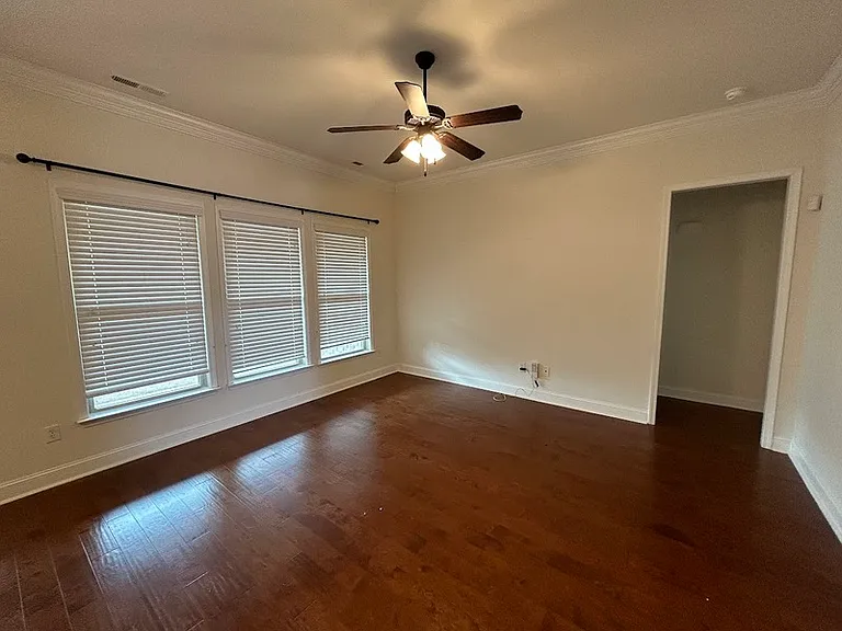 138 Riverfront Dr — Photo 6