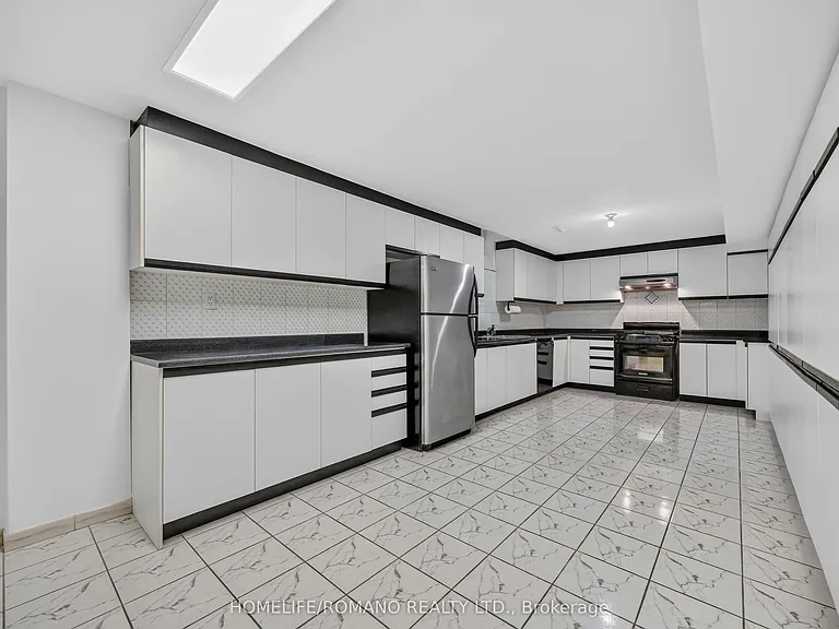 61 Gas Light Cres #BASEMENT — Photo 15