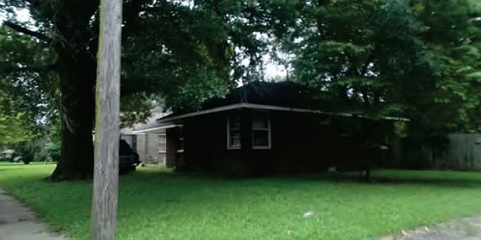 2nd image of 2115 N Circle Dr