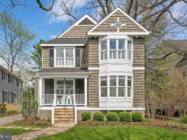 3611 Thornapple St, Chevy Chase, MD 20815