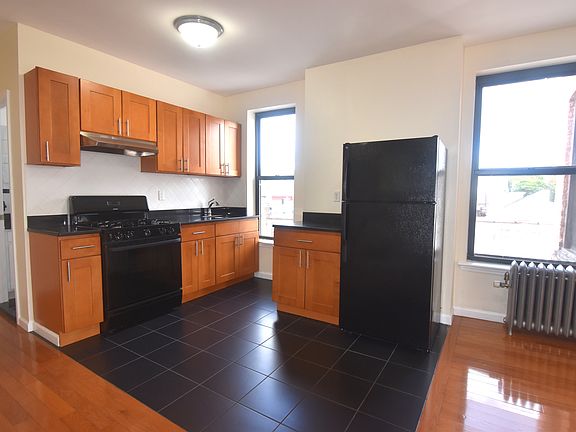 4th image of 465 46th St APT 17