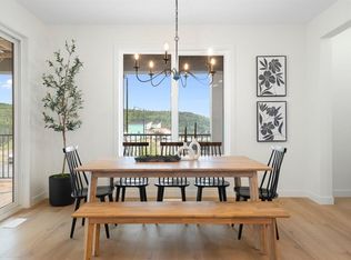 28 E Sunvalley Vw, Cochrane, AB T4C 0X8