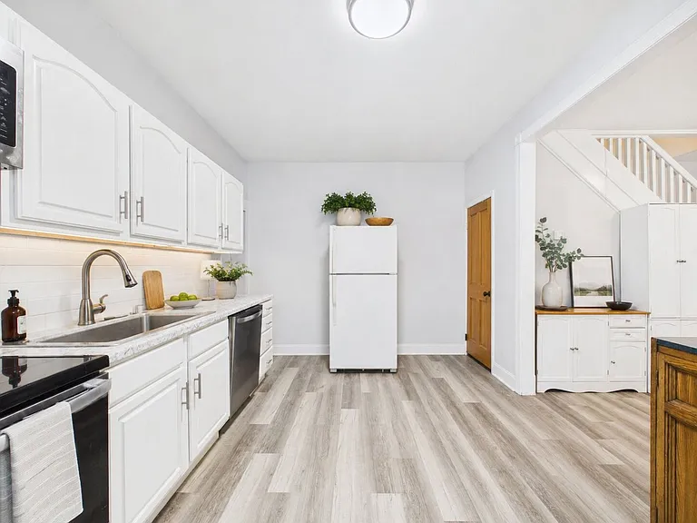 376 Jacob St — Photo 6