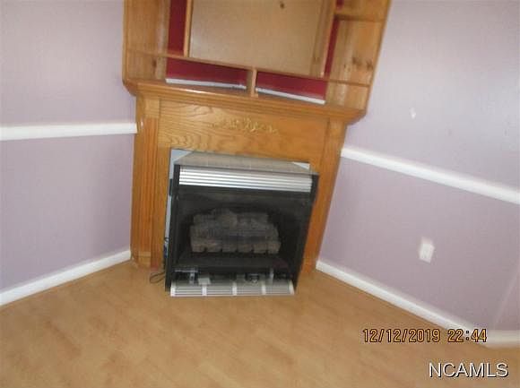 2nd image of 526 Victoria Ln
