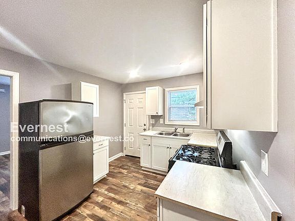 2nd image of 738 N Montgomery St
