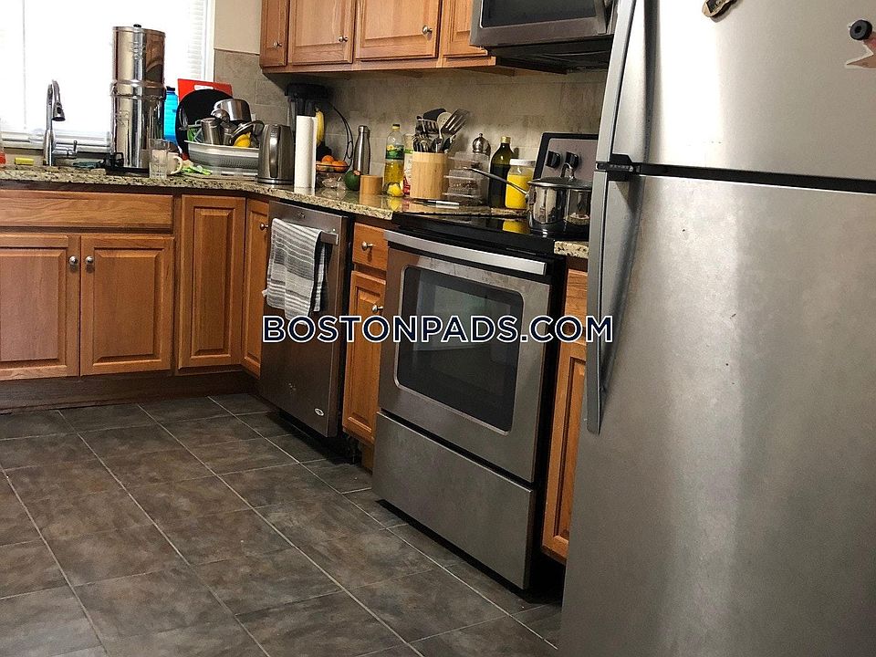 1st image of 403 Washington St #002