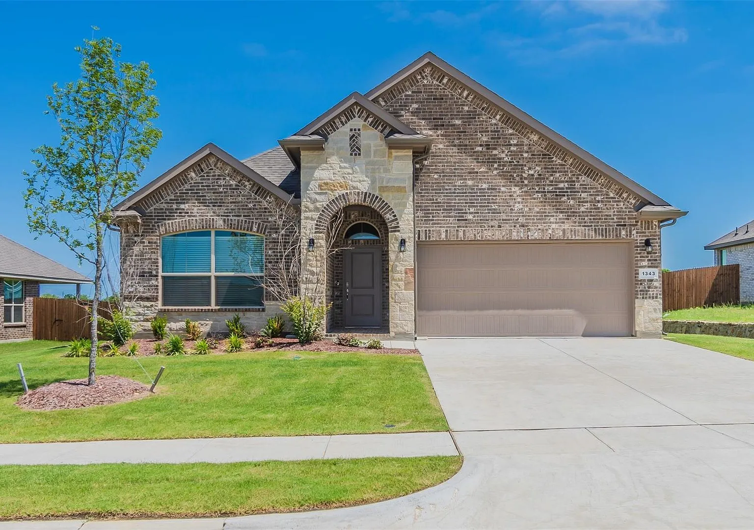 Charming 4-bedroom House for rent in Krum — Photo 1