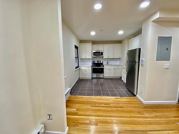 3rd image of 6 Quarropas St #A3