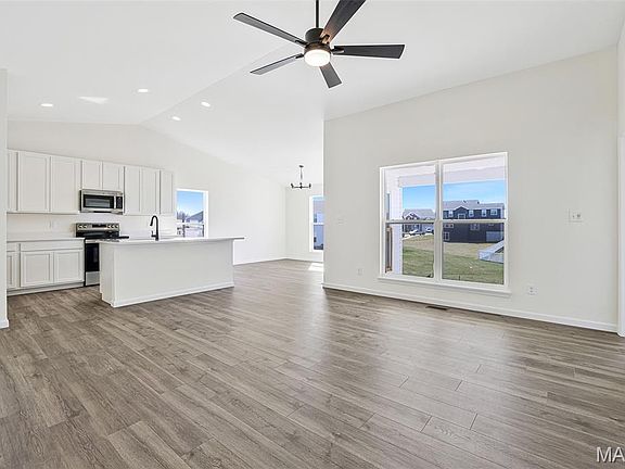 5th image of 302 White Orchid Ct