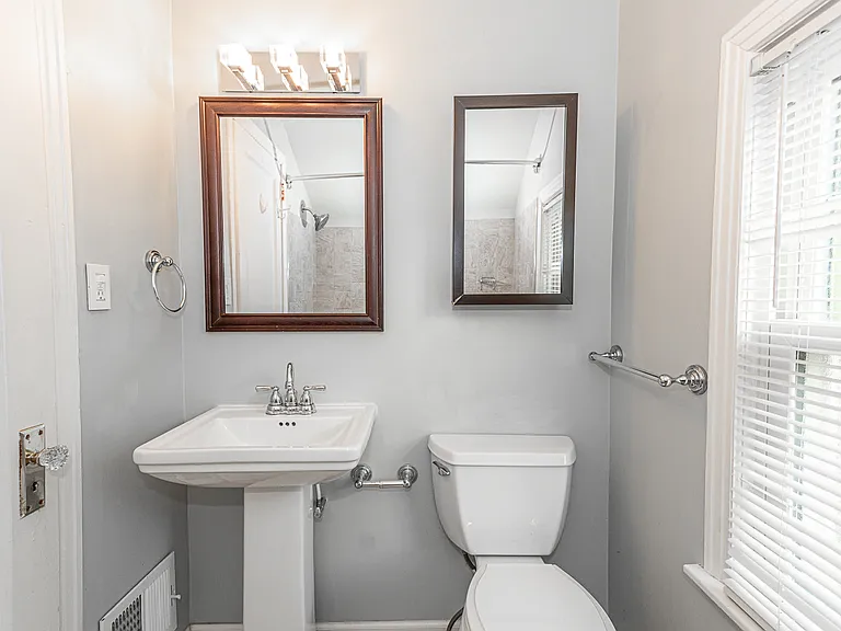 1104 Shadycrest Dr — Photo 5