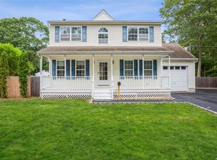 6 Howell Pl, Speonk, NY 11972